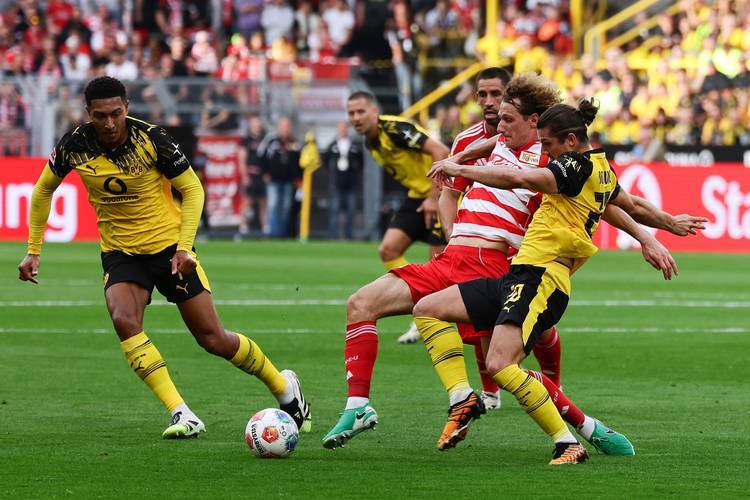 包含沃尔夫斯堡后防线表现不佳，成为球队进步的瓶颈的词条