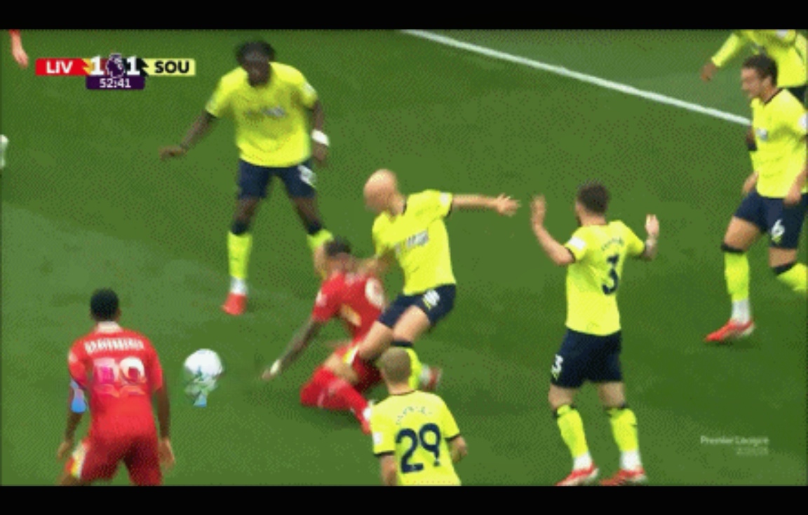 英超震惊事件频现，球迷心情跌宕起伏的简单介绍