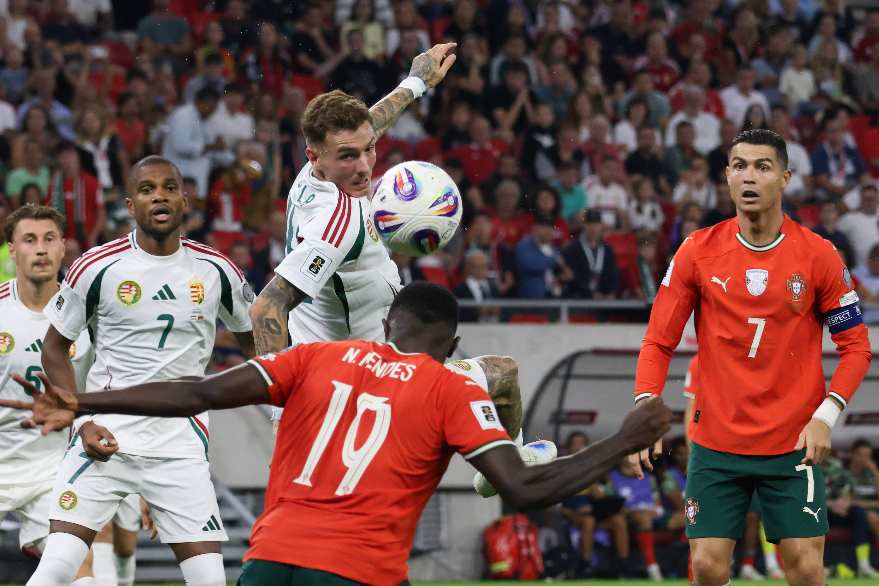 kaiyun-包含葡萄牙队迎战匈牙利，展现出色球技的词条